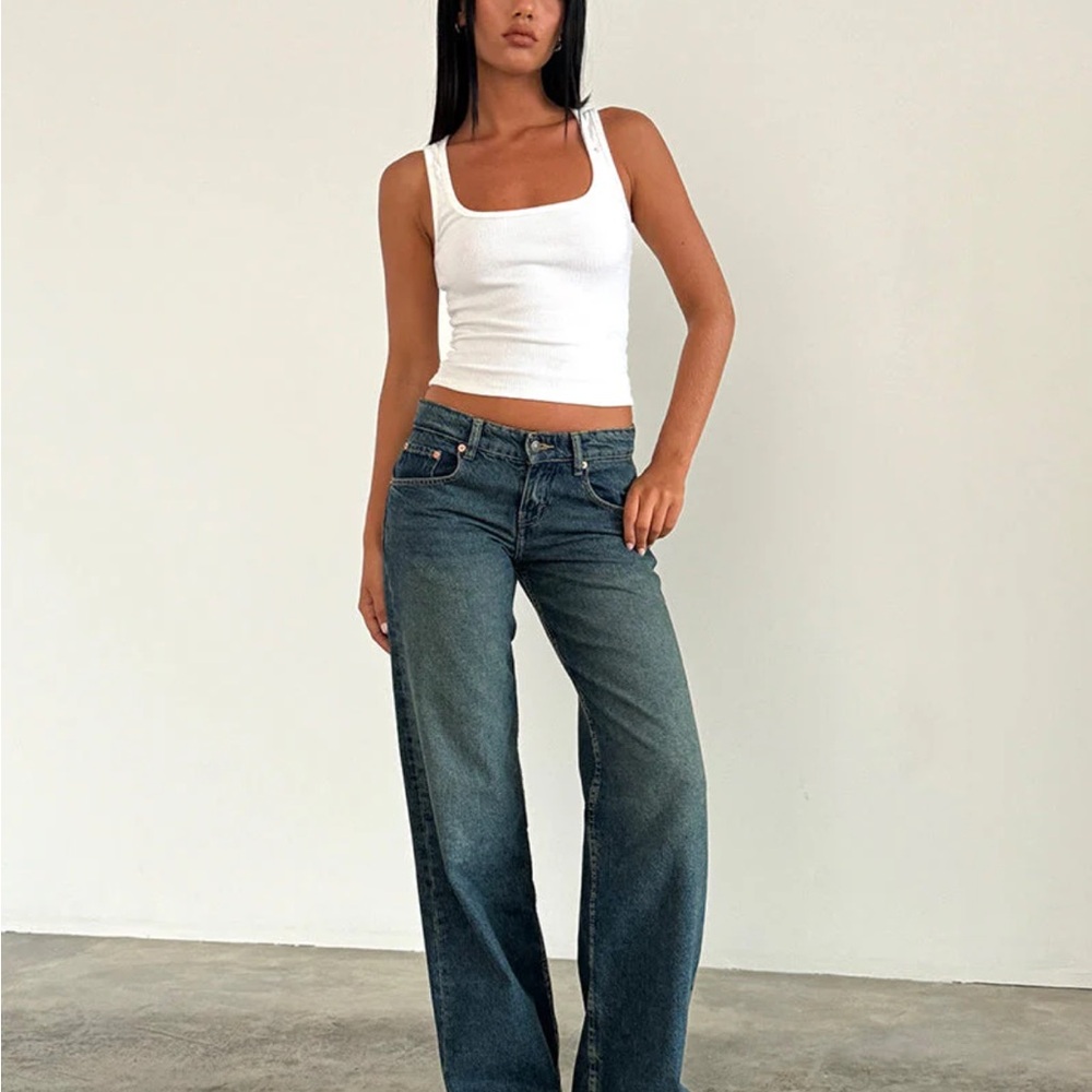Classic Blue Women's Jeans never been worn they are 24x32 super cute style!